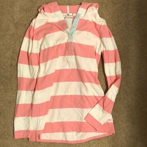 vineyard vines hooded t-shirt